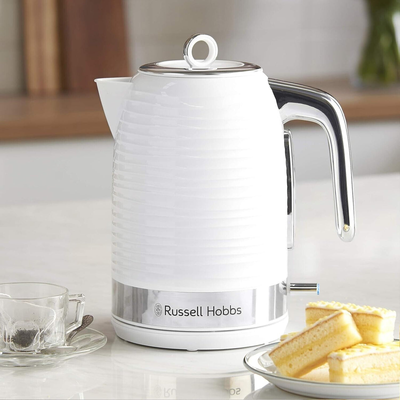 Russell Hobbs Inspire 1.7L 3KW Jug Kettle in White & Chrome 24360