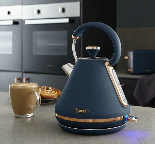 Tower Cavaletto Pyramid 1.7L Rapid Boil 3KW Kettle in Midnight Blue & Rose Gold