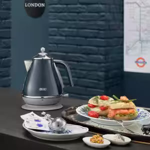 De'Longhi Icona Capitals 1.7L Jug Kettle in London Blue KBOC3001.BL