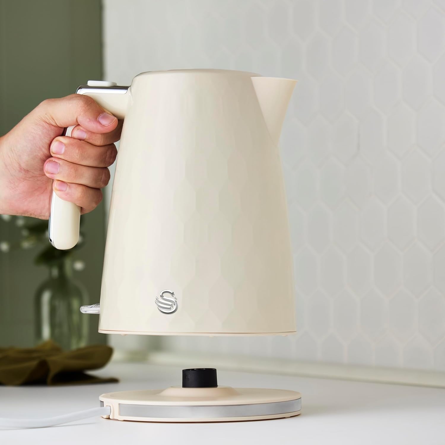 Swan Hexton Cream Kettle 2 Slice Toaster Set Hexagonal Texture Chrome Accents5