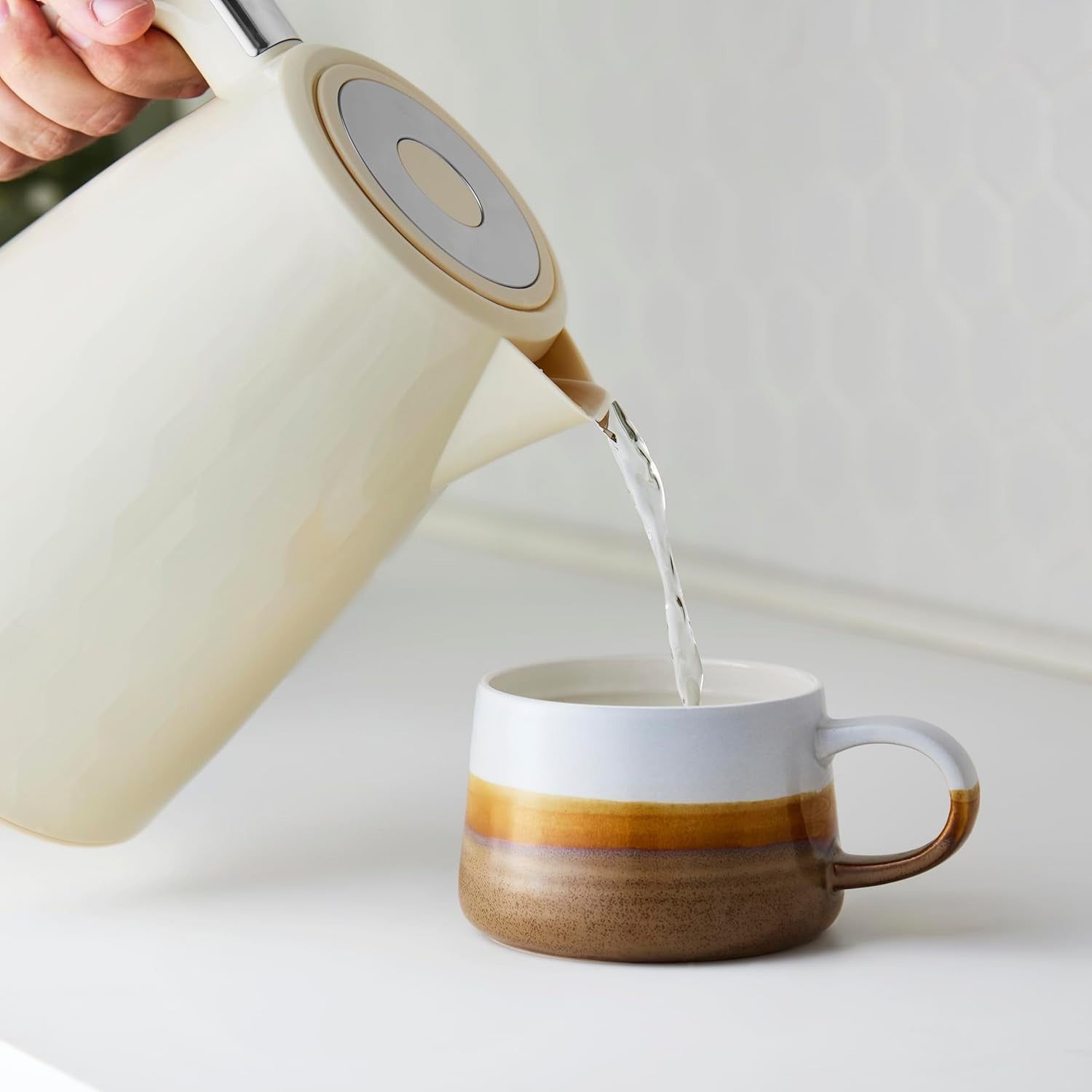 Swan Hexton Cream Rapid Boil Kettle 1.7L 3KW Hexagonal Texture Chrome Accents2