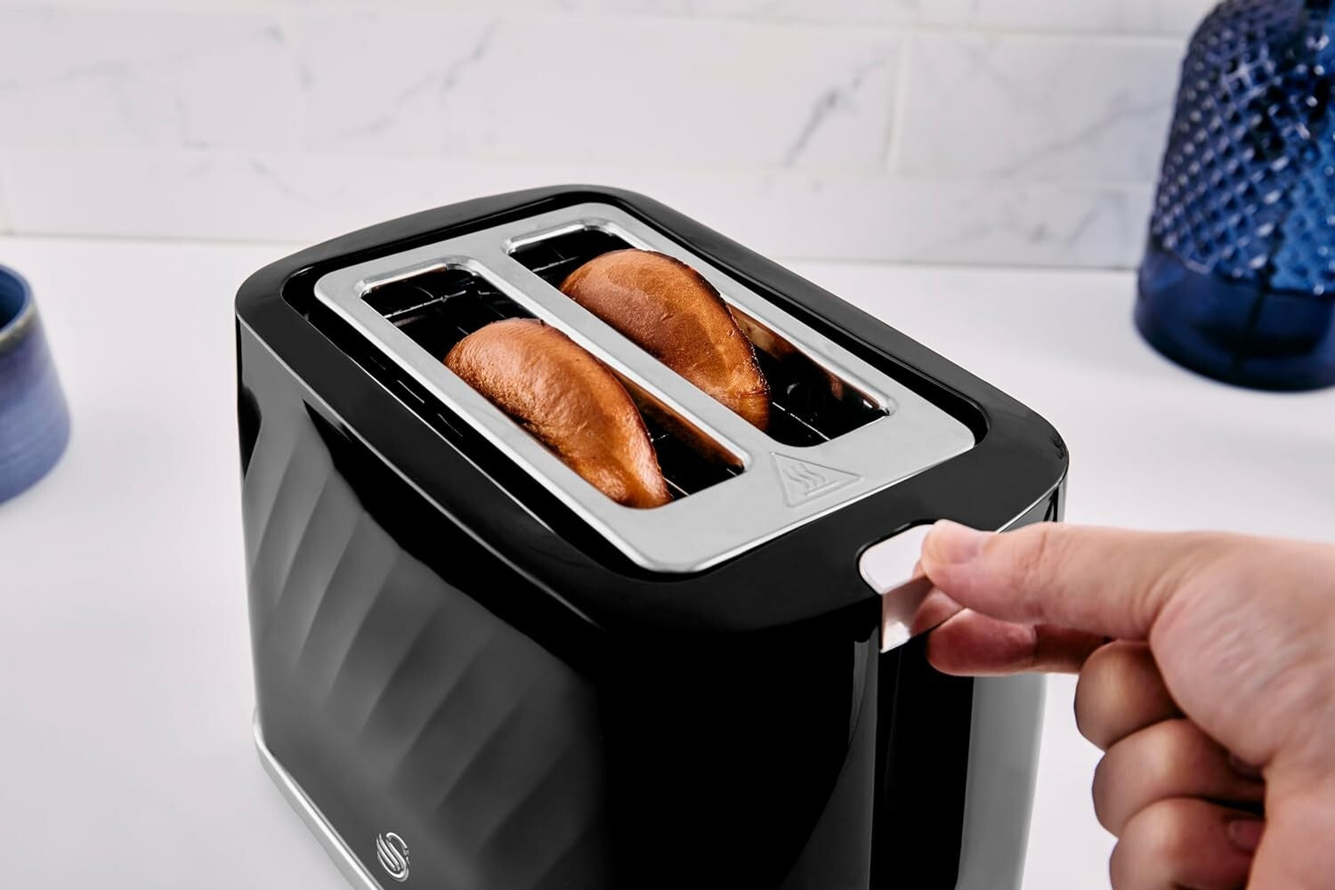 Swan Windsor Black Kettle Toaster Microwave Set Textured Finish Chrome Accents14