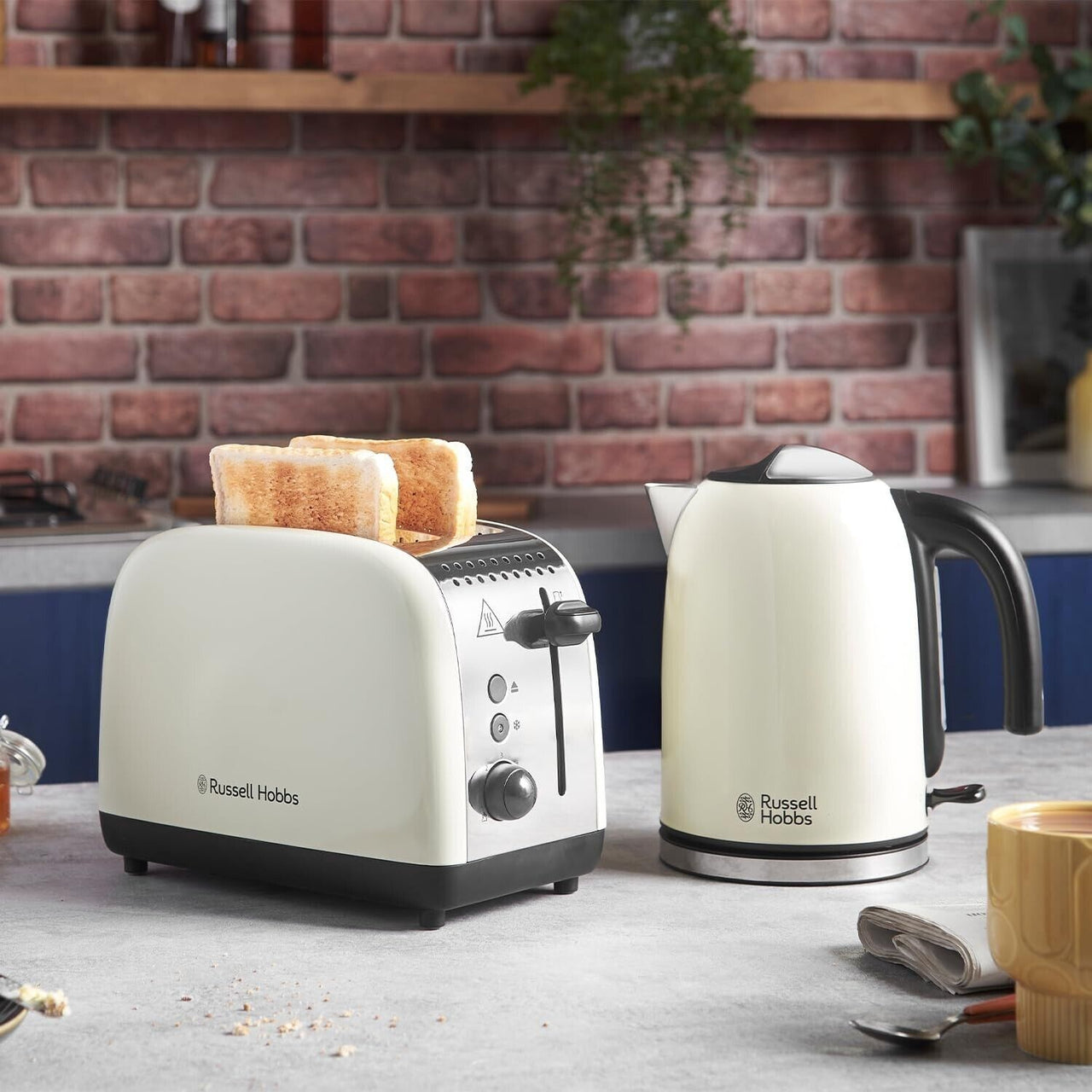 Russell Hobbs Colours Plus Cream 1.7L 3KW Kettle & 2 Slice Toaster Matching Set