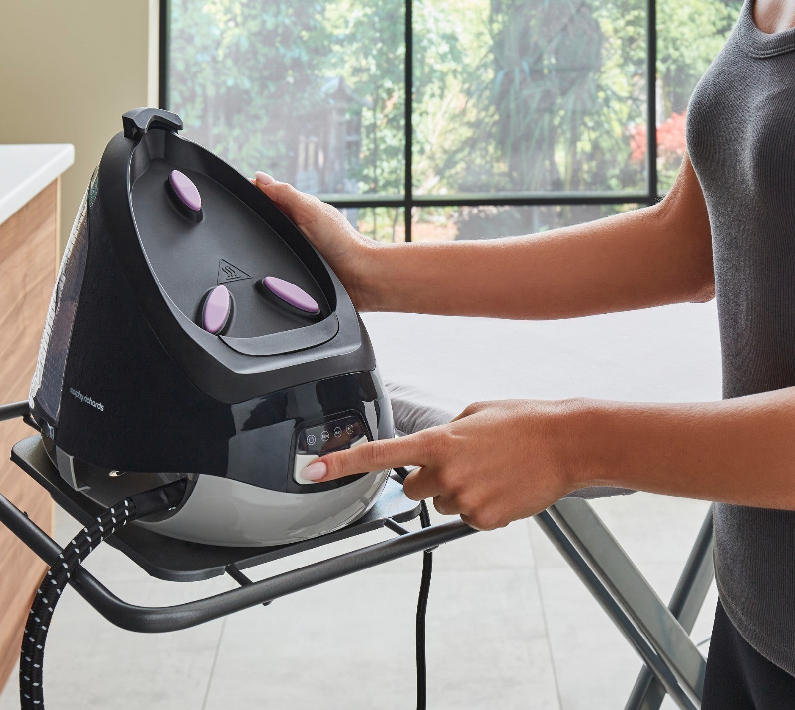 Morphy Richards Steam Generator Iron Easy Steam 2400W Powerful Steam 33303016