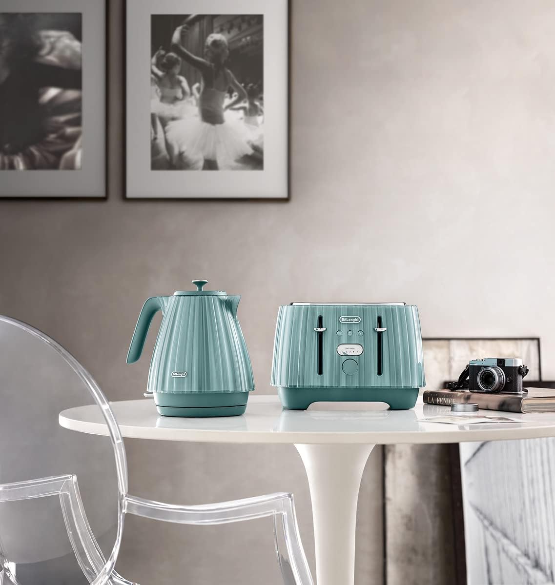 De'longhi Ballerina Green 1.7L Kettle and 4 Slice Toaster. Matching Set in Laguna Green