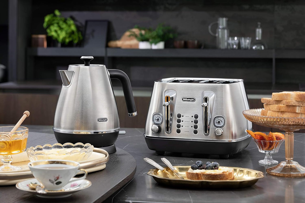 De`Longhi Distinta X 1.7L Kettle & 4 Slice Toaster. Matching Set in Brushed Stainless Steel Silver Finish