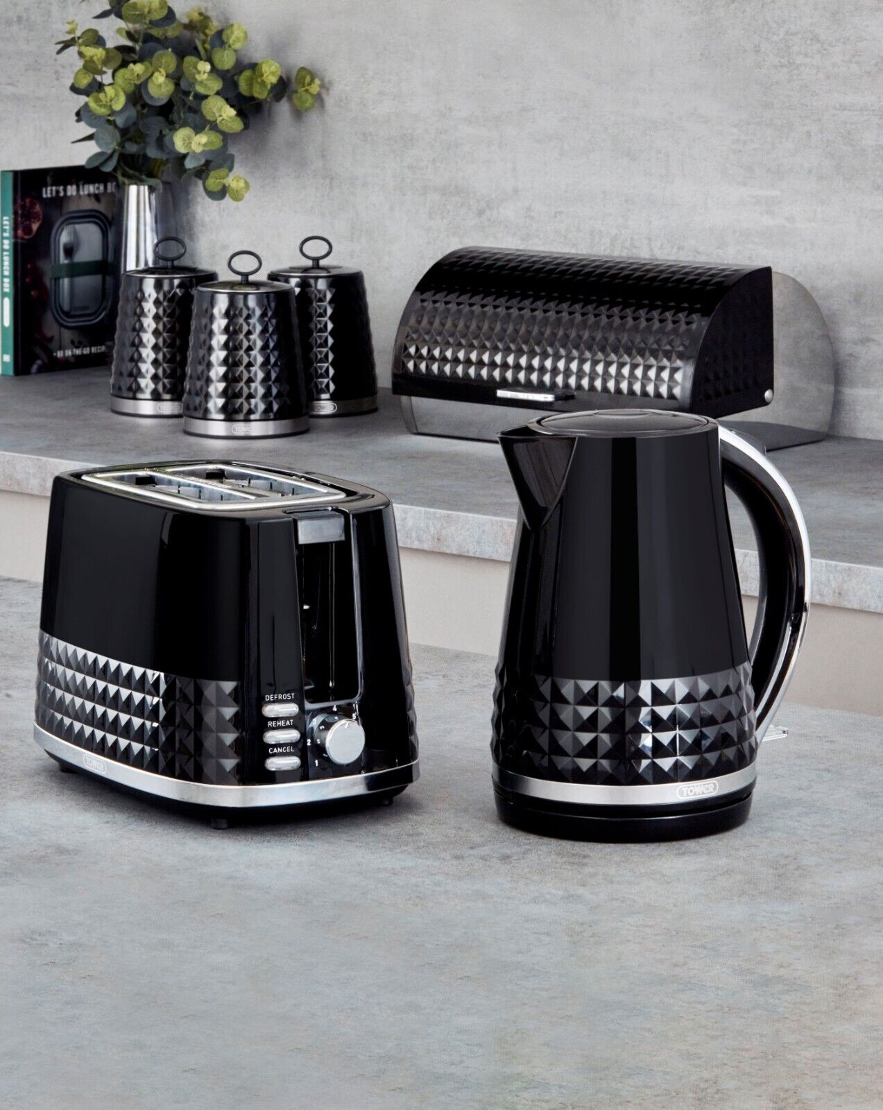 Tower Solitaire Black 1.5L 3KW Jug Kettle & 2 Slice Toaster Matching Set