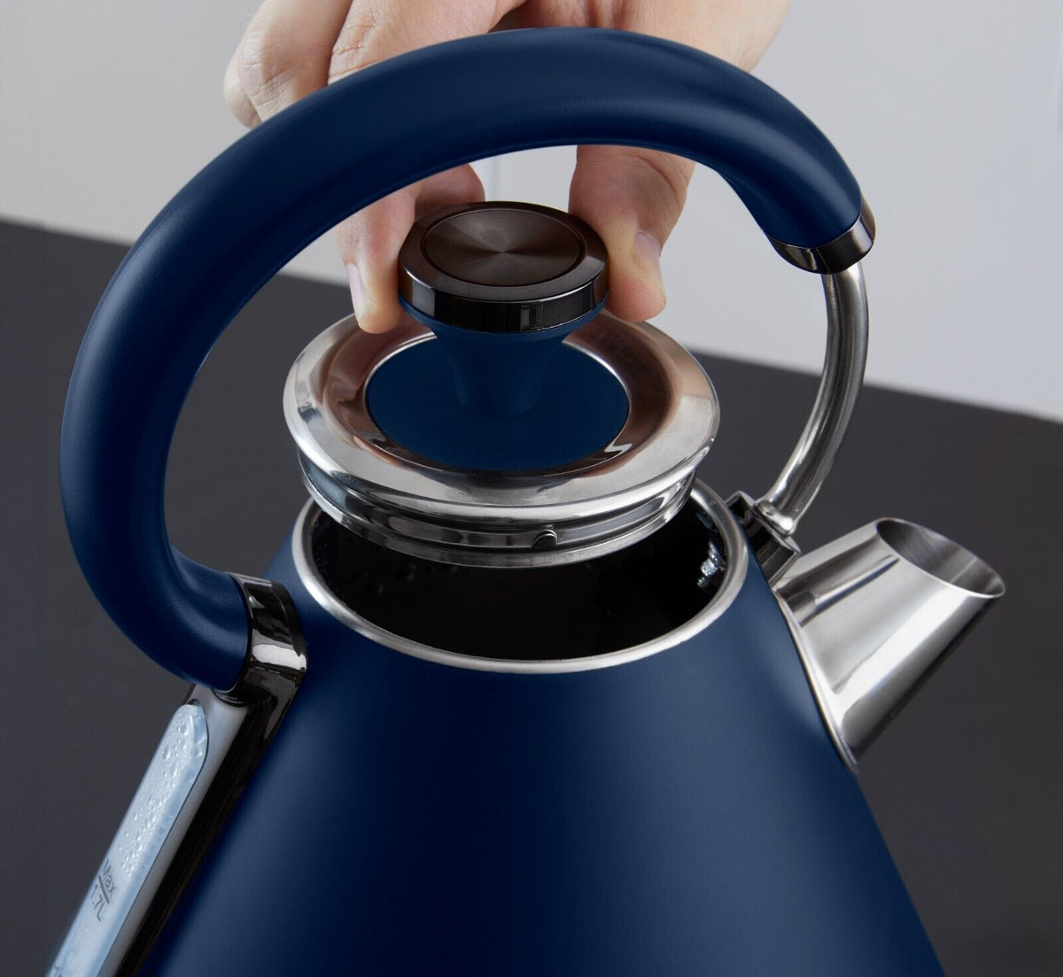 Pyramidal Kettle Tower Sera Pyramid Kettle Midnight Blue/Smoked Black Trim T10079MNB