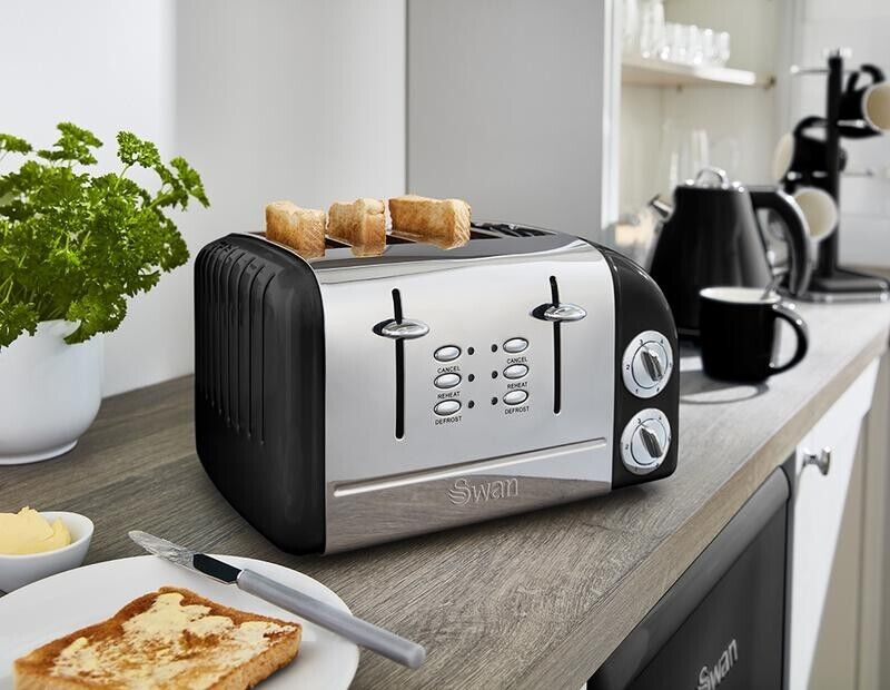 NEW Swan Retro 4 Slice Toaster Black ST34020BN Vintage Design 2 Yr Guarantee